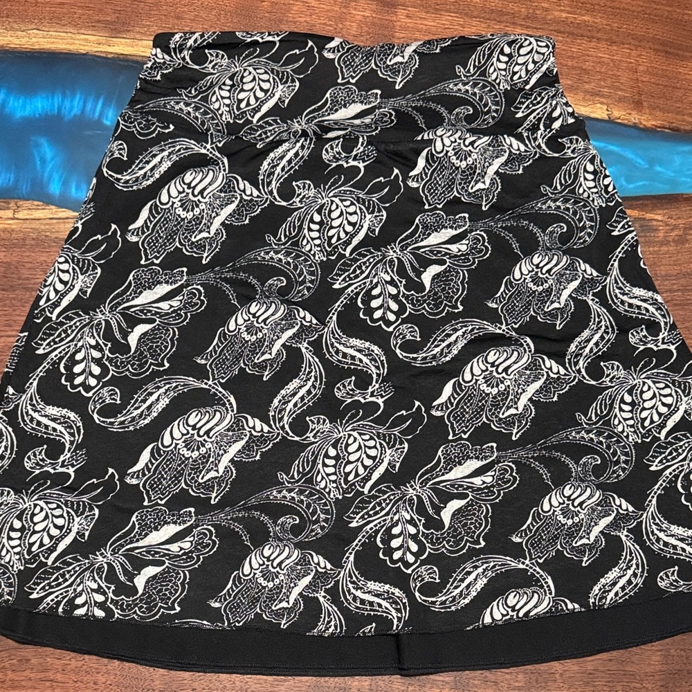 Tranquility by Colorado Clothing Black and White Floral A-Line Skirt